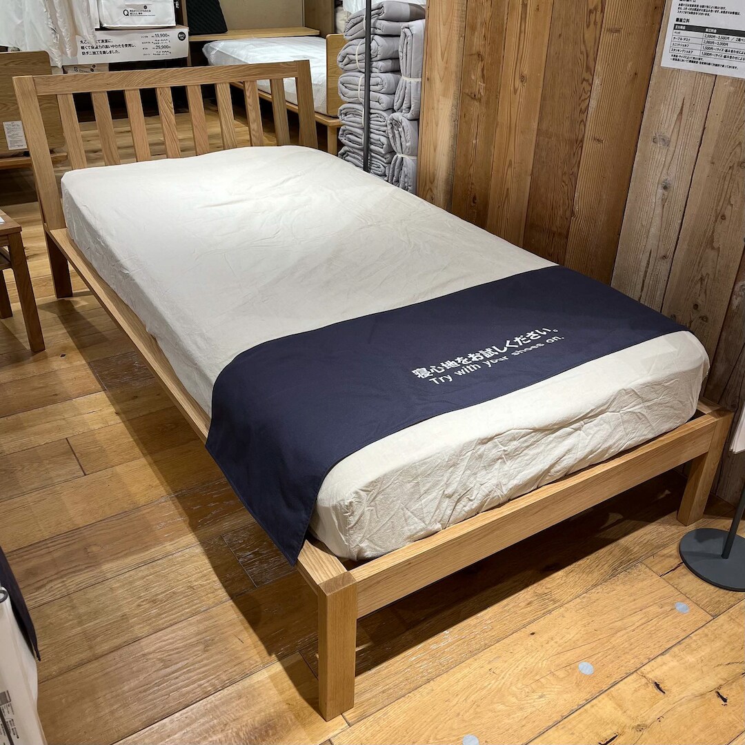 グランフロント大阪】ソファのように、もたれかかれるベッド｜ 無印良品